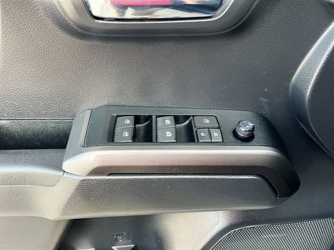 Used 2022 Toyota Tacoma TRD Off-Road w/ Technology Package AWD/4WD image 17