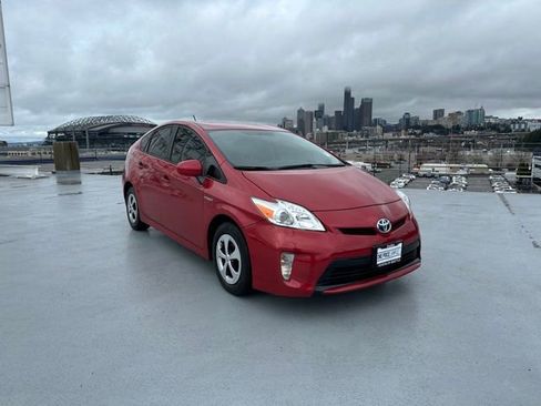Used 2015 Toyota Prius Three image 1