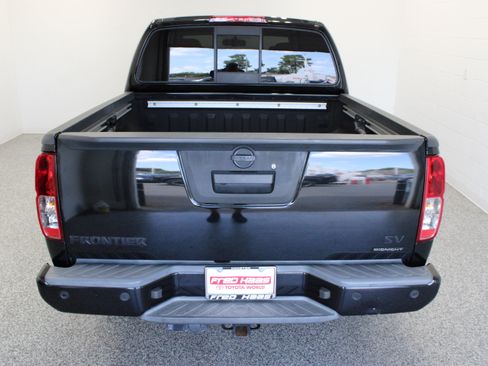Used 2021 Nissan Frontier SV w/ Midnight Edition Floor Mats RWD image 8