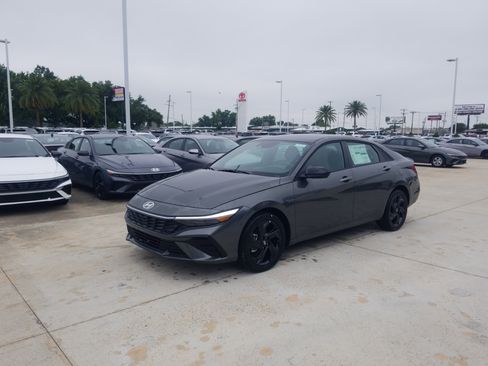 New 2026 Hyundai Elantra Sport FWD image 3