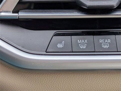 Used 2022 BMW X5 xDrive40i w/ Premium Package image 25