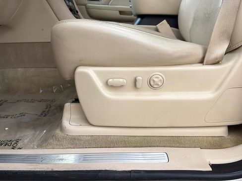 Used 2007 Cadillac Escalade AWD w/ Climate Package image 20