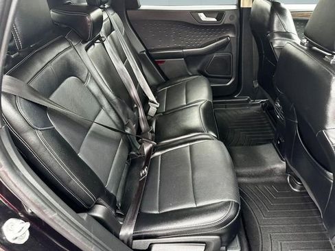 Used 2020 Ford Escape Titanium image 28