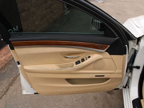 Used 2011 BMW 535i xDrive Sedan image 25