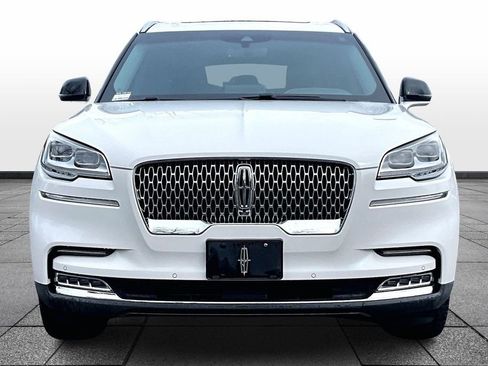 Used 2020 Lincoln Aviator Reserve w/ Equipment Group 202A image 2