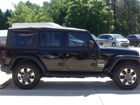 Used 2018 Jeep Wrangler Unlimited Sahara w/ LED Lighting Group AWD/4WD image 6