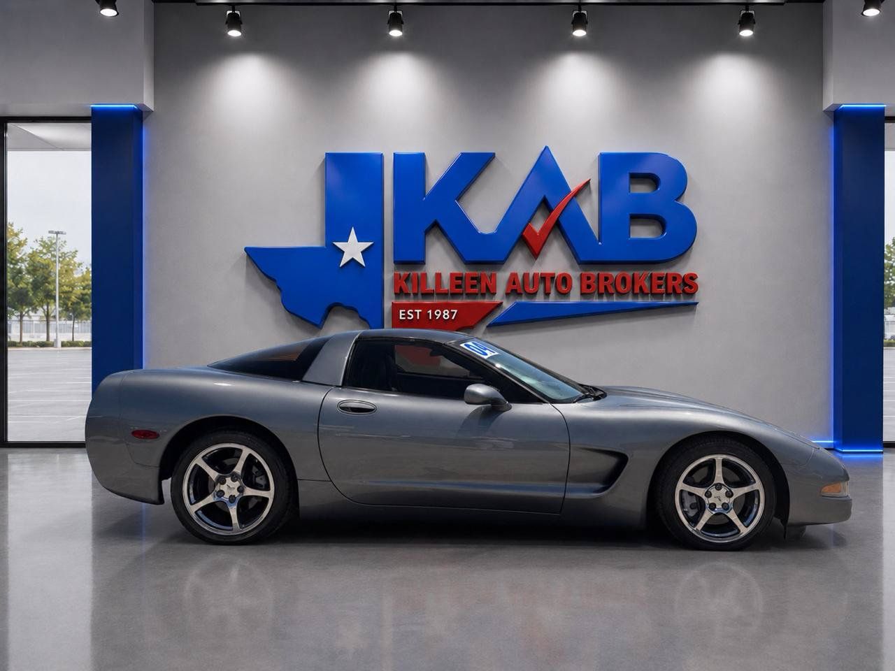 Used 2004 Chevrolet Corvette Coupe w/ Roof Package RWD image 2