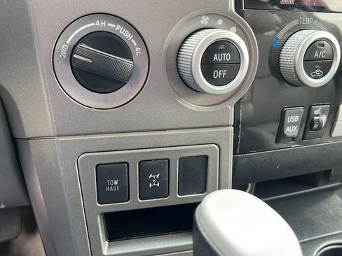 Used 2010 Toyota Sequoia Limited image 27