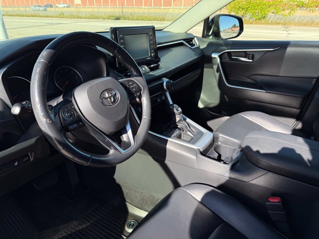 Used 2021 Toyota RAV4 XLE Premium AWD/4WD image 26