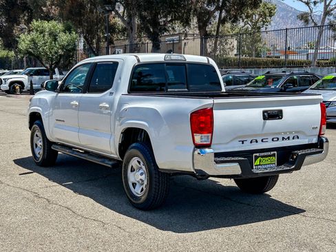 Used 2017 Toyota Tacoma SR5 RWD image 8