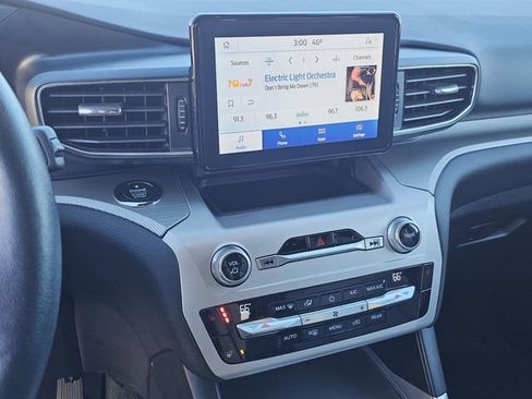 Used 2021 Ford Explorer XLT w/ Equipment Group 202A image 9