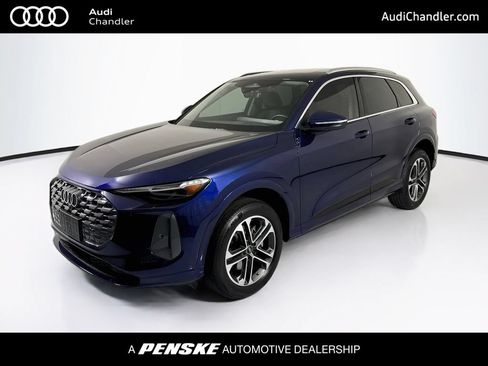 Used 2025 Audi Q5 Premium Plus w/ Premium Plus AWD/4WD image 1