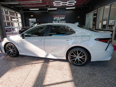 Used 2024 Toyota Camry SE image 2