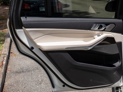 Used 2025 BMW X7 xDrive40i w/ M Sport Package AWD/4WD image 32