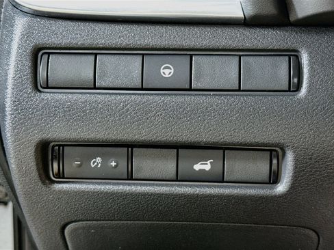 Used 2021 Nissan Rogue SL w/ Premium Package FWD image 9