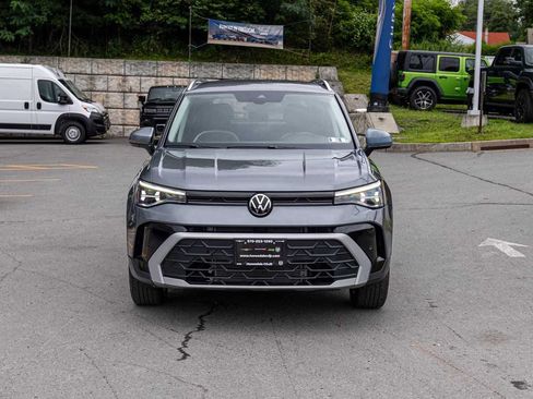 Used 2025 Volkswagen Taos SE AWD/4WD image 2
