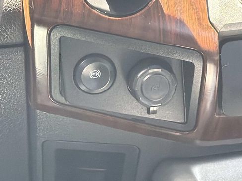 Used 2015 Ford F250 Lariat w/ Lariat Interior Package AWD/4WD image 18