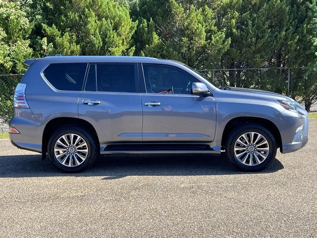 Used 2023 Lexus GX 460 Luxury w/ Accessory Package AWD/4WD image 5