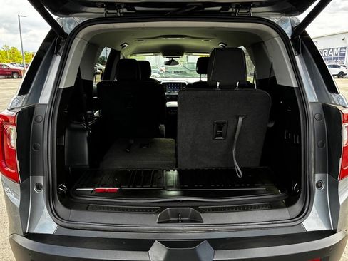 Used 2021 GMC Acadia SLE w/ Driver Convenience Package FWD image 35