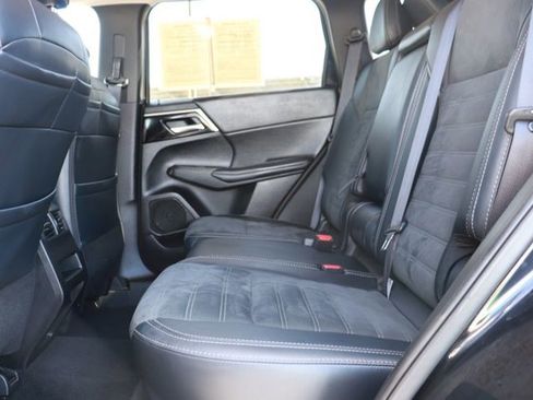 Used 2024 Mitsubishi Outlander SE image 14