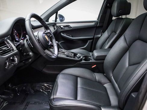 Certified 2026 Porsche Macan AWD/4WD image 17
