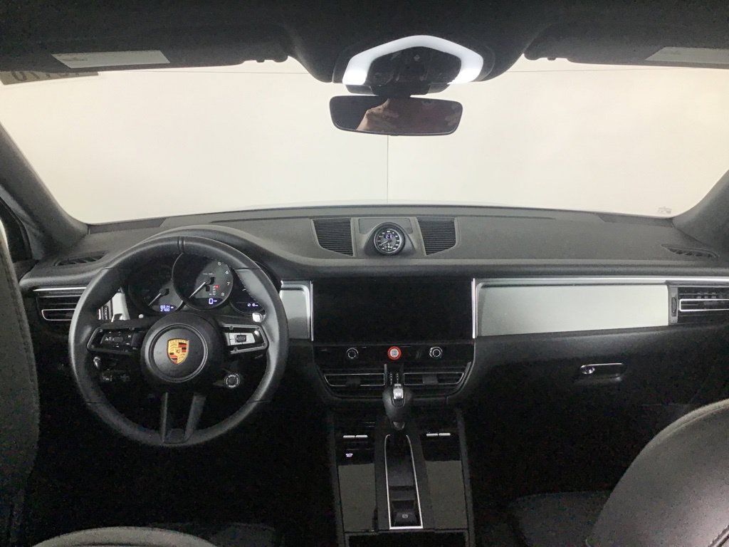 Certified 2026 Porsche Macan AWD/4WD image 24