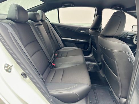Used 2017 Honda Accord Sport image 31