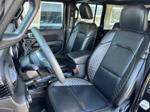 Used 2023 Jeep Wrangler Unlimited Sahara AWD/4WD image 14