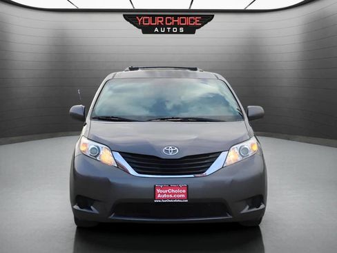 Used 2012 Toyota Sienna LE w/ Towing Pkg FWD image 3