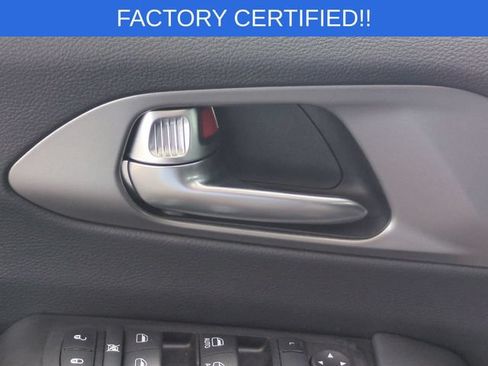 Used 2025 Chrysler Voyager LX FWD image 13