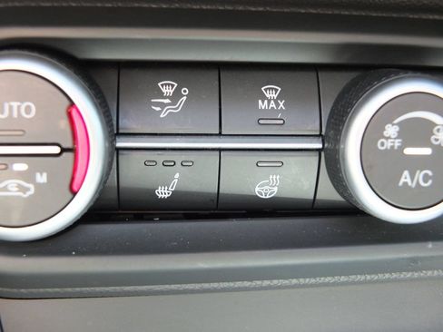 Used 2023 Alfa Romeo Stelvio Veloce AWD/4WD image 31