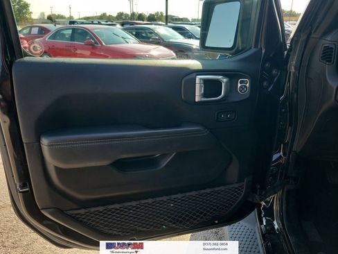 Used 2021 Jeep Wrangler Unlimited Sahara w/ Uconnect 4C Nav & Sound Group AWD/4WD image 10