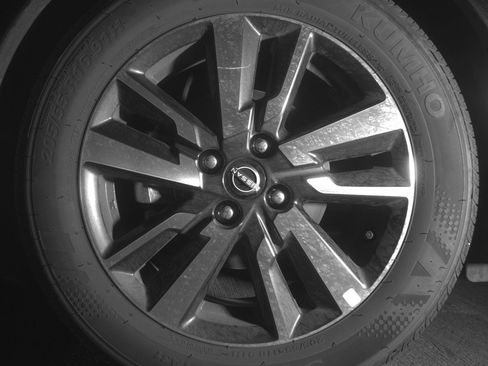 Used 2025 Nissan Versa SV image 12