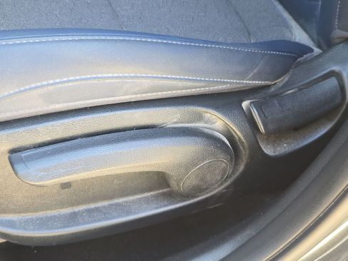 Used 2025 Kia Seltos S FWD image 17
