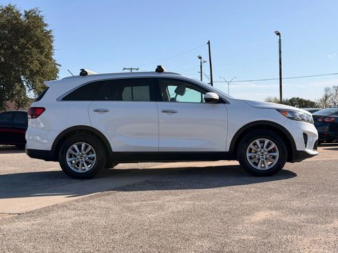 Used 2020 Kia Sorento LX w/ LX I4 Convenience Package image 2