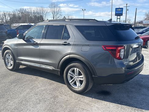 Used 2023 Ford Explorer XLT image 6