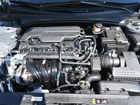 New 2025 Hyundai Elantra Limited image 14