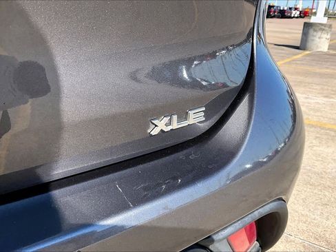 Used 2021 Toyota Highlander XLE image 10