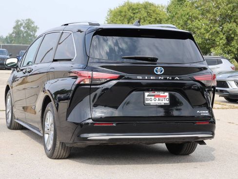 Used 2021 Toyota Sienna Platinum image 11