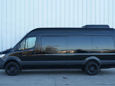Used 2024 Mercedes-Benz Sprinter 2500 image 44