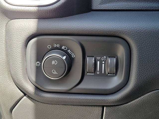 Used 2025 RAM 2500 Laramie AWD/4WD image 27