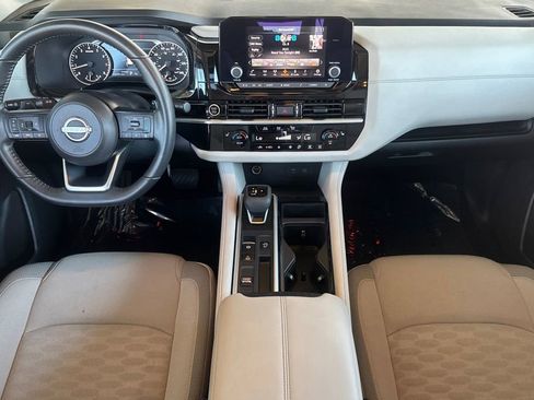 Used 2024 Nissan Pathfinder SV w/ SV Premium Package FWD image 12