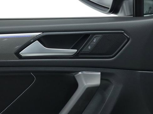 Used 2023 Volkswagen Tiguan SE R-Line image 30