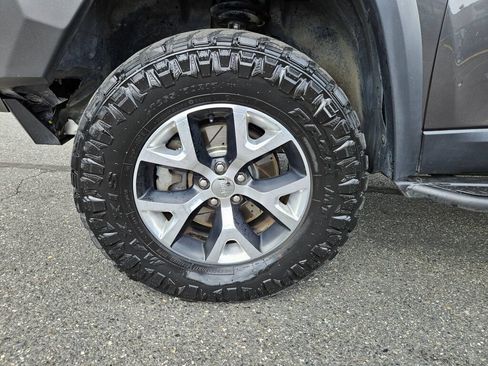 Used 2015 Jeep Cherokee Trailhawk w/ Comfort/Convenience Group AWD/4WD image 8