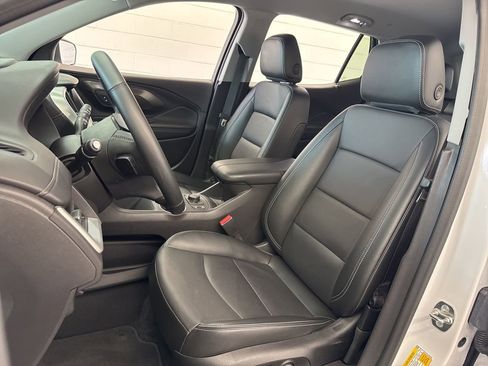 Used 2024 GMC Terrain SLT w/ Tech Package FWD image 15