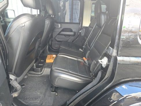 Used 2018 Jeep Wrangler Unlimited Sahara image 10