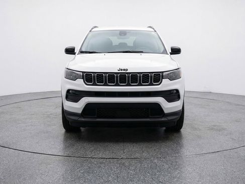 Used 2025 Jeep Compass Latitude AWD/4WD image 2