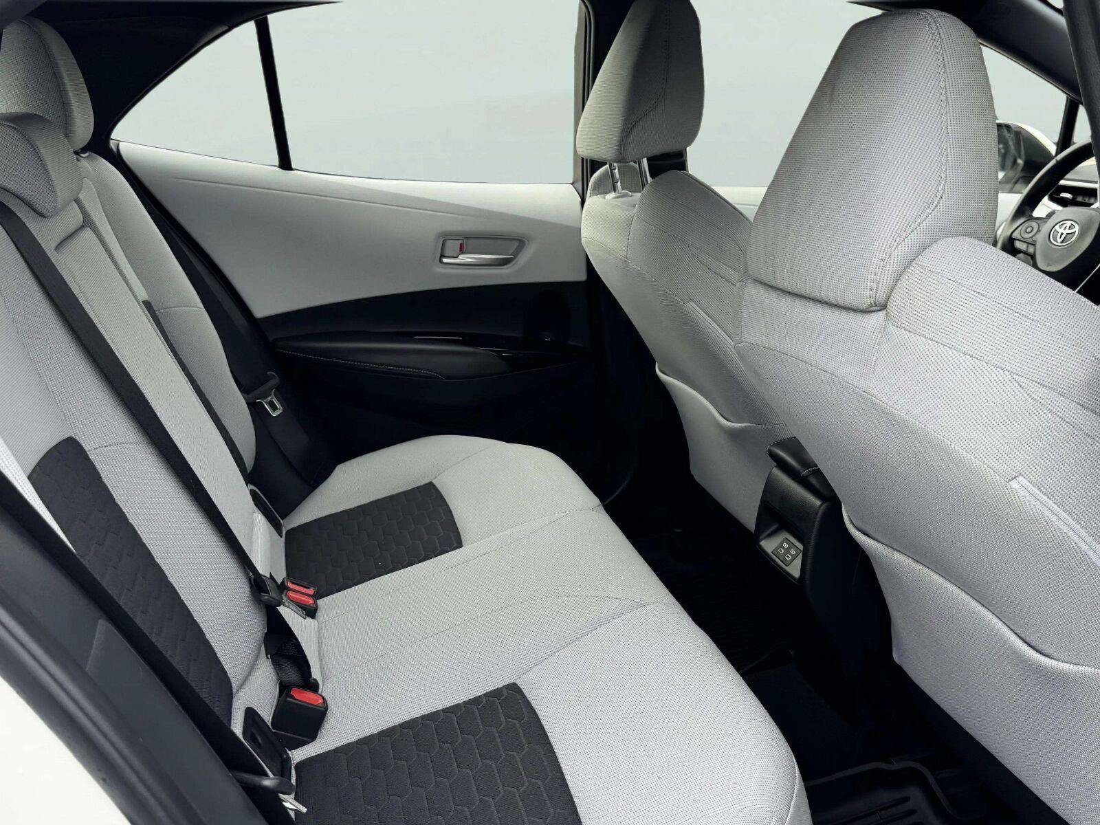 Used 2024 Toyota Corolla SE FWD image 31