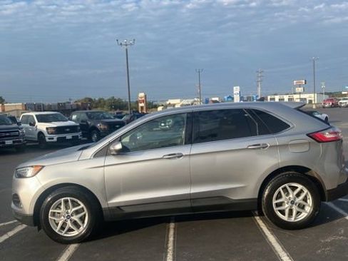 Used 2022 Ford Edge SEL w/ Convenience Package image 4