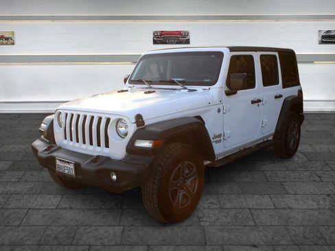 Used 2018 Jeep Wrangler Unlimited Sport S AWD/4WD image 3